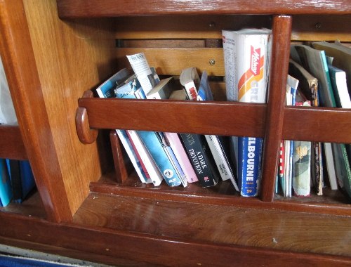 Shelf for small books, Bookend at Left
